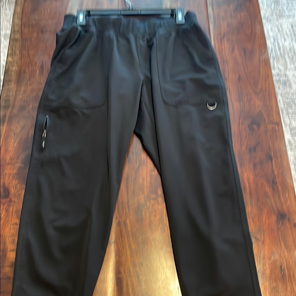 Women’s stretch, 5 pocket cargo scrub pants, size Medium, Black. Worn once